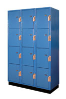 70-095 - Statesman locker, 18 openings